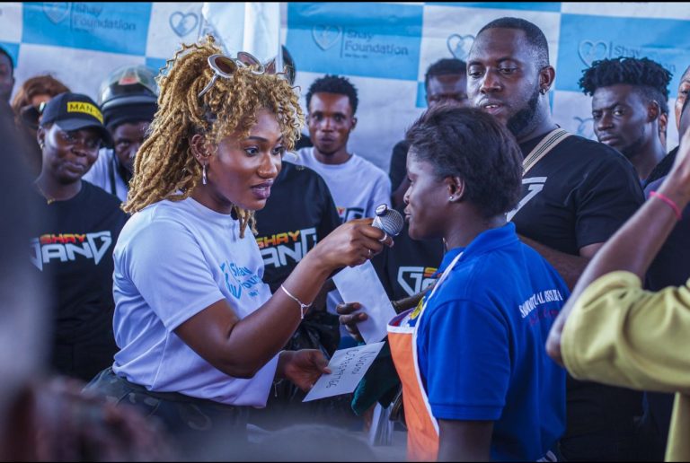 Wendy Shay Donated GH¢25,000 and Phones to Kasoa Traders Before Her Concert