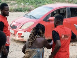 Video: Four Staff of Bills Micro Credit Accused of Assaulting Woman Over GH¢300 Loan Default